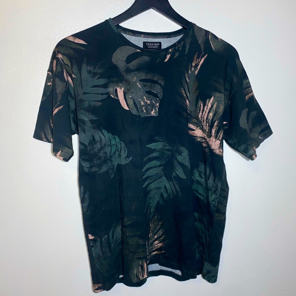 Zara Green Leafy Tropic Print ShortSleeve Shirt With Tan Toned Highlights Size L